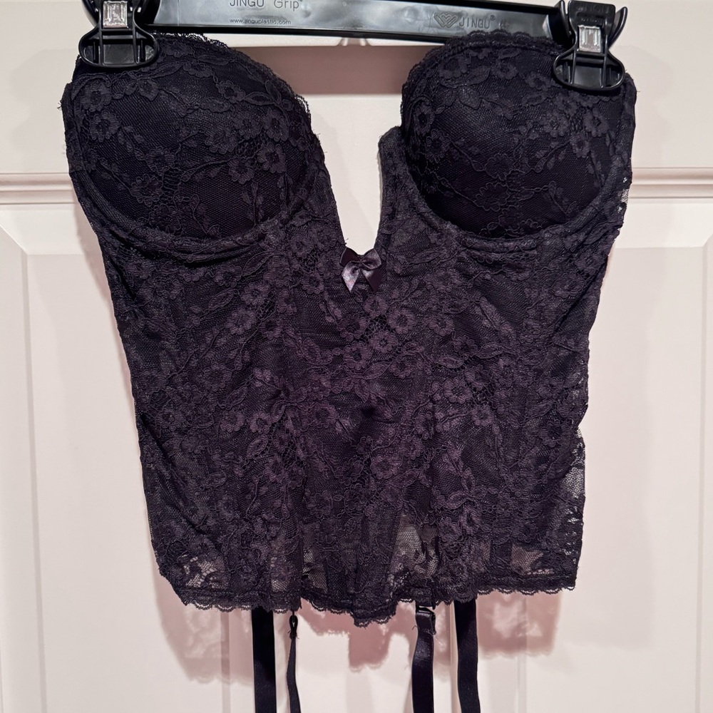Va Bien Deep Cut Lace Bustier in Black